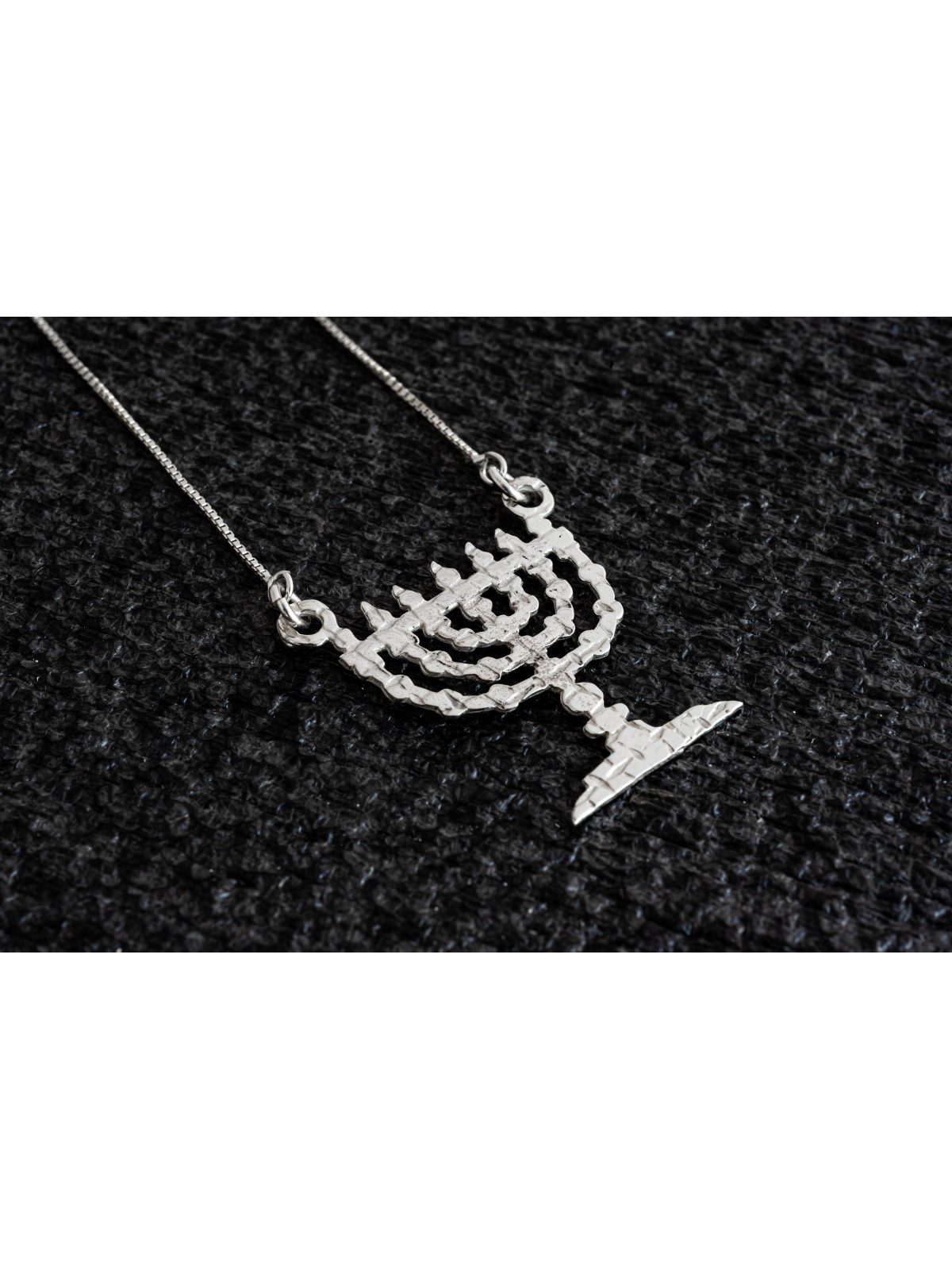 שרשרת חנוכיות שבעת סניפים מזהב לבן, מתנות חתונה יהודיות, ישרא
